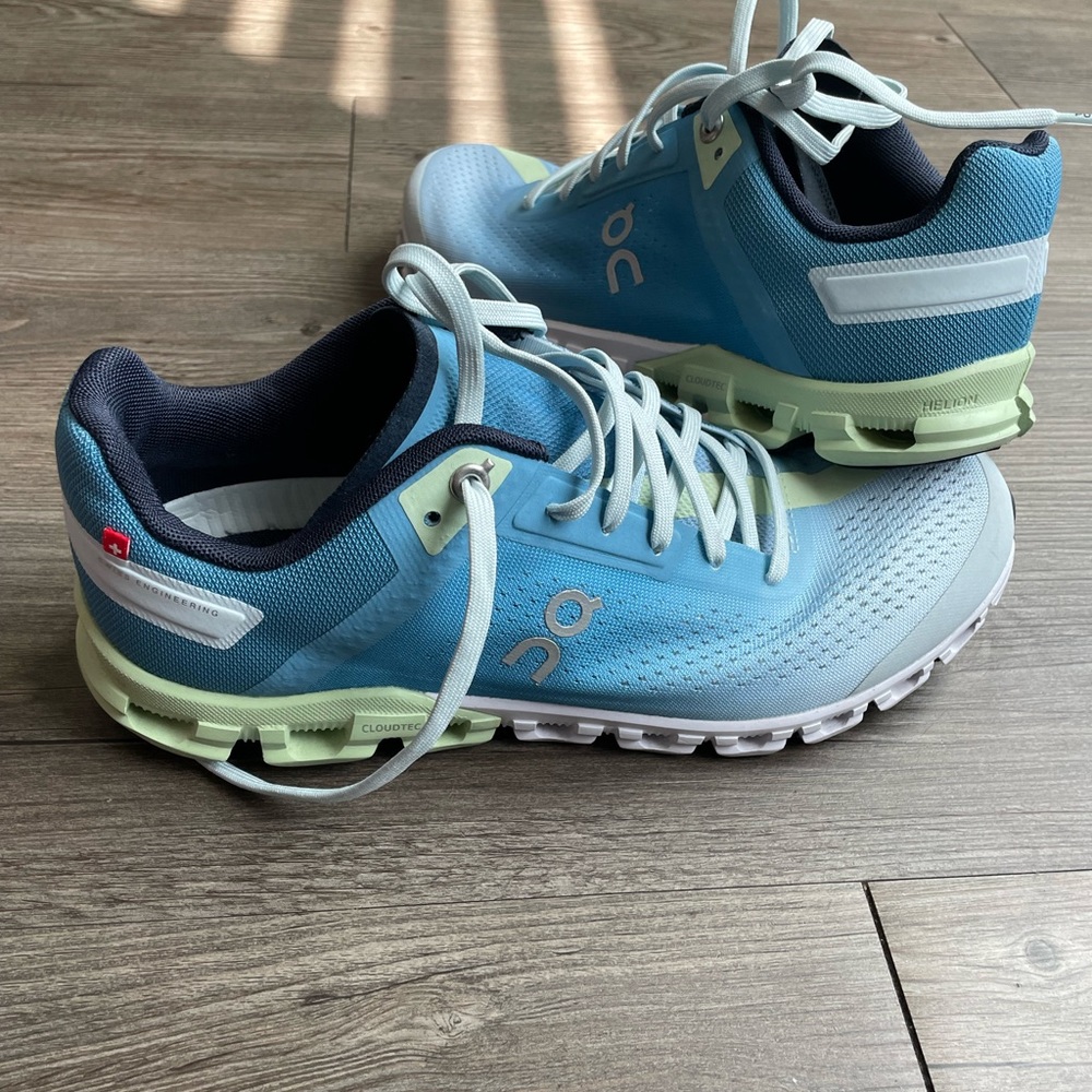 On cloud ombré sneaker